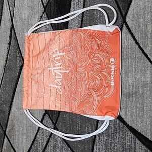 BUCKLE EXCLUSIVE DAYTRIP ZIP-POCKET GRAPHIC DRAWSTRING BACKPACK SHOULDER BAG